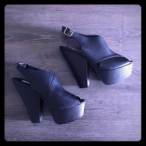 NWOT Steve Madden Galleria Sandals 💋